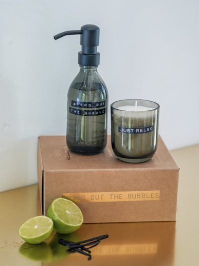 Dispensador de jabón de manos de 200 ml y juego de velas aromáticas de 150 g con fragancia de ámbar oscuro "Wellmark Discover - Verde bosque