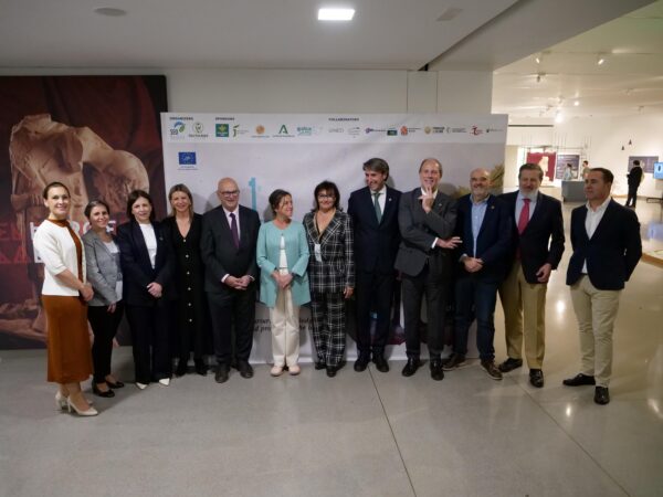 foto de familia con organizadores y autoridades en el Museo Íbero de Jaén. ©SEOBirdLife